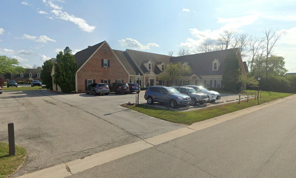 11033-11039 N Towne Square Rd, Mequon, WI à vendre - Photo de l’immeuble – Image 2 sur 4