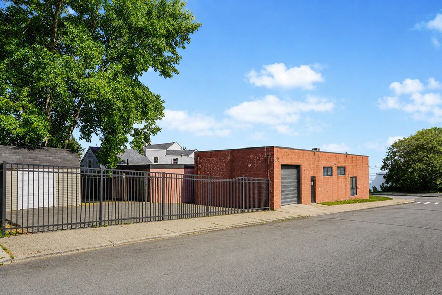 2842 Richmond Ter, Staten Island, NY à vendre - Photo de l’immeuble – Image 3 sur 15