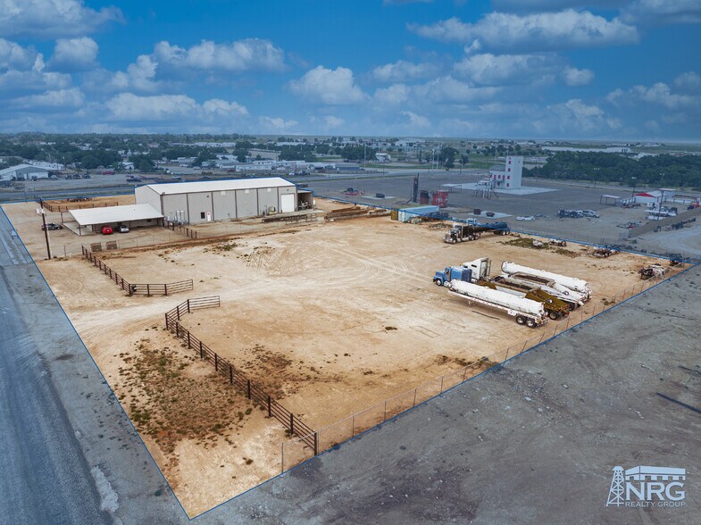 601 SE Mustang Dr, Andrews, TX à louer - Photo de l’immeuble – Image 3 sur 11