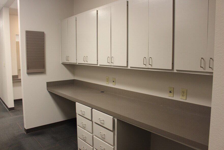 805 W Wadley Ave, Midland, TX à louer - Photo intérieure – Image 3 sur 7