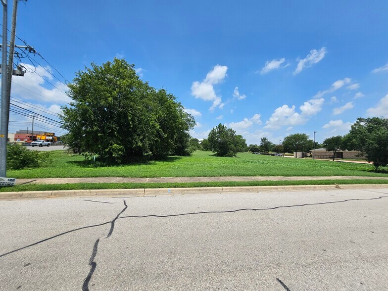 100 Rex Kerwin Ct, Pflugerville, TX à vendre - Photo principale – Image 1 sur 15