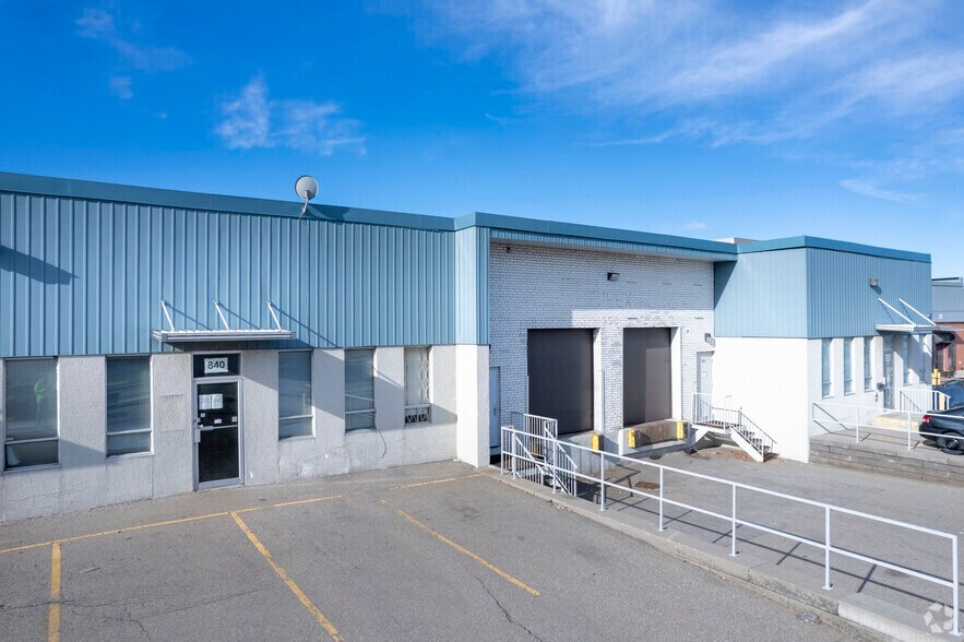 800-850 Flint Rd, Toronto, ON à louer - Photo de l’immeuble – Image 3 sur 5