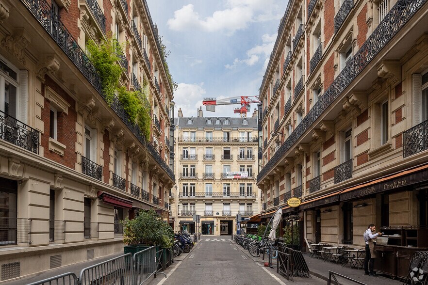 29 Rue Marbeuf, Paris à louer - Photo de l’immeuble – Image 3 sur 30