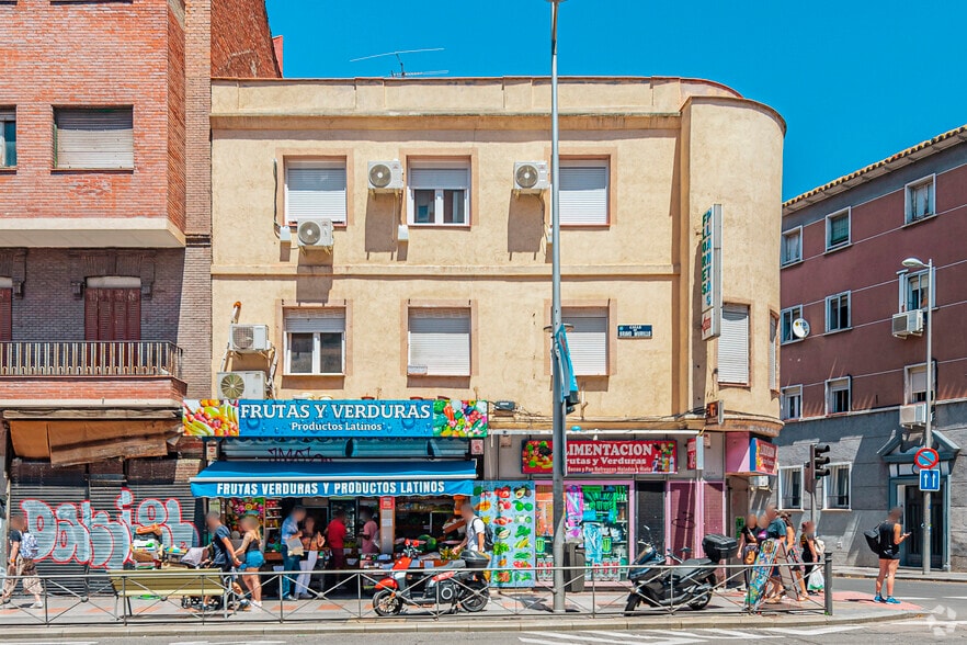 Calle de Pinos Alta, 1, Madrid, Madrid à vendre - Photo de l’immeuble – Image 2 sur 2