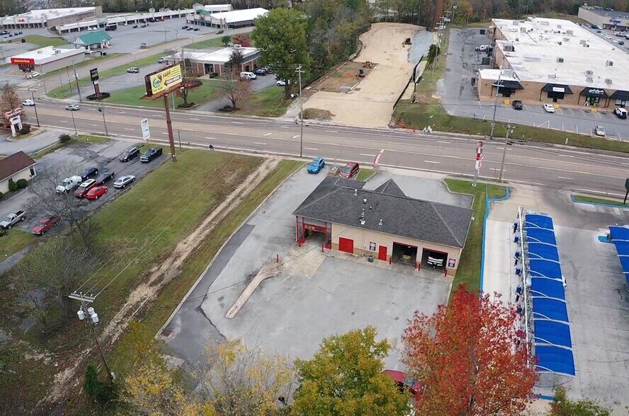 1052 Mineral Wells Ave, Paris, TN à vendre - Photo de l’immeuble – Image 3 sur 5