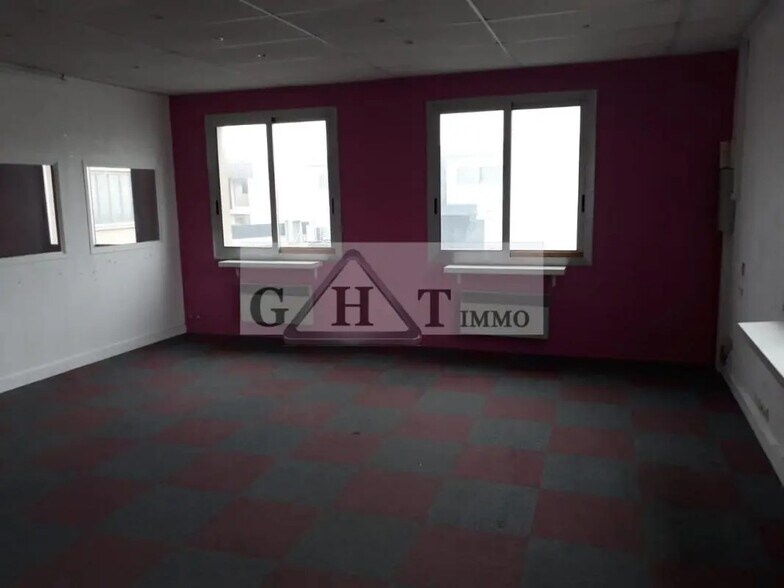 Industriel/Logistique dans Servon à louer - Photo intérieure – Image 3 sur 4