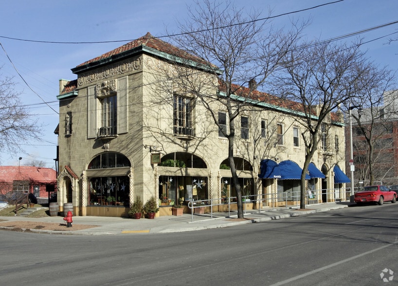 2101-2111 N Prospect Ave, Milwaukee, WI à louer - Photo de l’immeuble – Image 1 sur 2