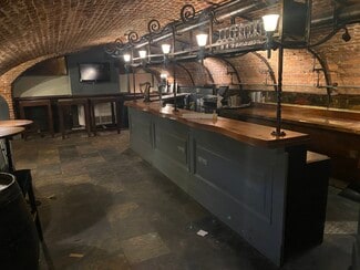 Plus de détails pour 2 Suffolk Ln, Londres - Local commercial à louer