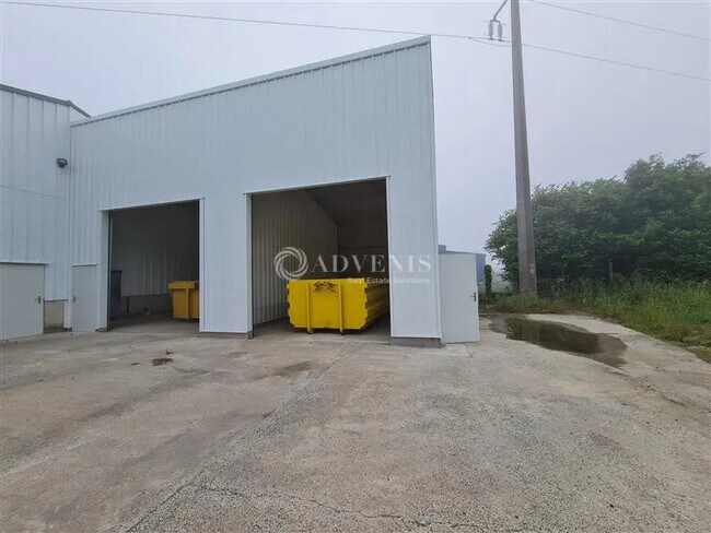 Plus de détails pour Local d'activités à louer