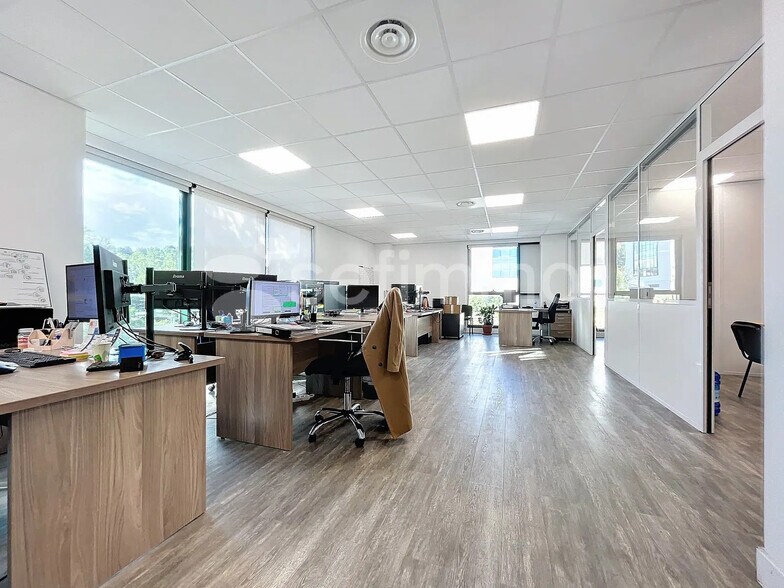 392 Avenue Des Genévriers, La Ciotat à louer - Photo de l’immeuble – Image 2 sur 18