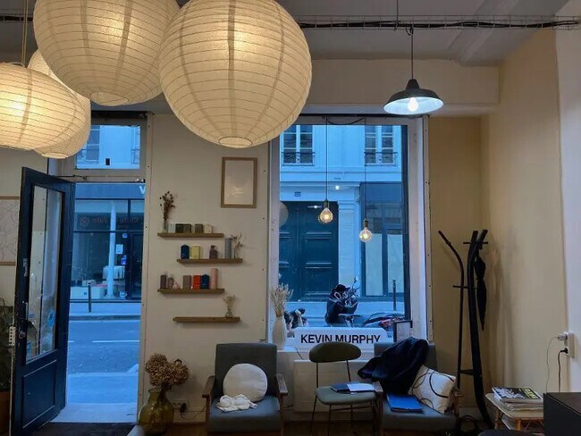 Plus de détails pour Local commercial à louer