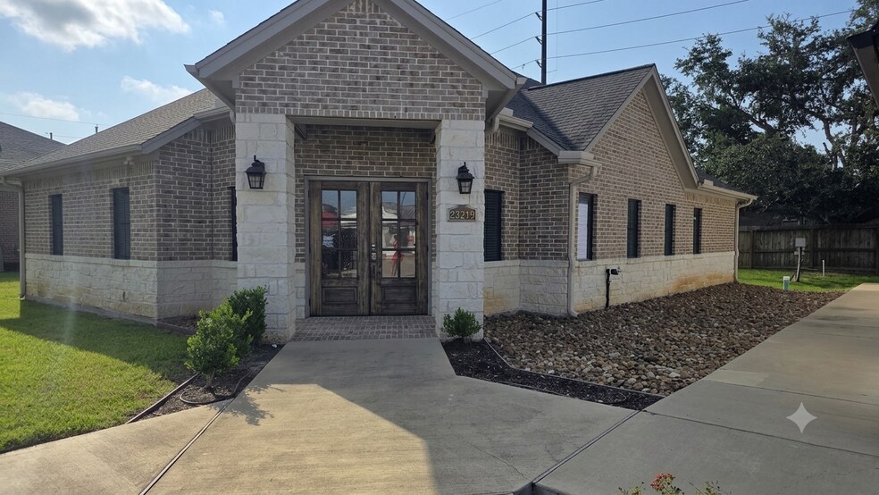 23219 Red River Dr, Katy, TX à vendre - Photo de l’immeuble – Image 2 sur 18