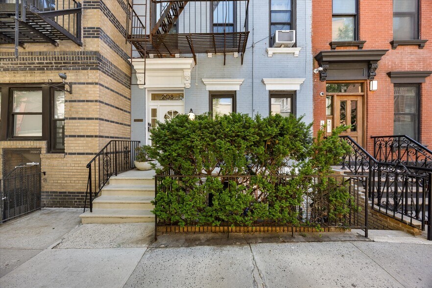 208 E 75th St, New York, NY à louer - Photo de l’immeuble – Image 2 sur 6