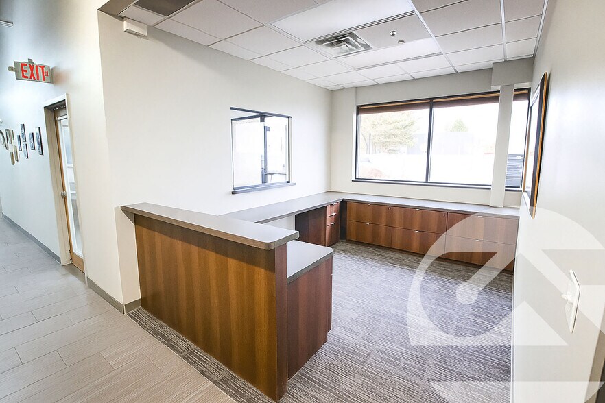 7505 Baron Dr, Canton, MI à vendre - Photo intérieure – Image 2 sur 13