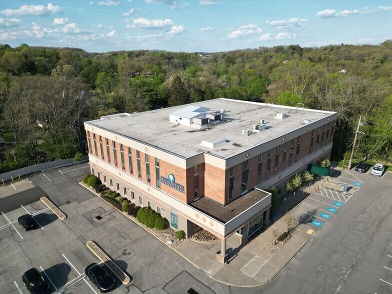8150 Perry Hwy, Pittsburgh, PA à louer - Photo de l’immeuble – Image 3 sur 8