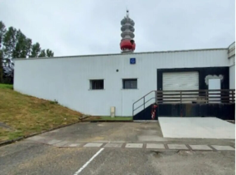 Local d’activités dans Artigues-près-Bordeaux à louer - Photo de l’immeuble – Image 1 sur 2