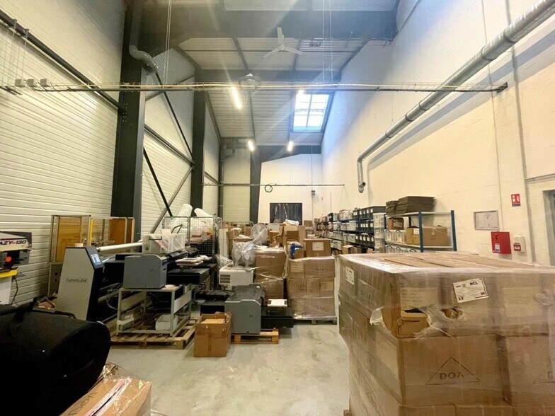 Industriel/Logistique dans Cormeilles-en-Parisis à vendre - Photo de l’immeuble – Image 3 sur 12