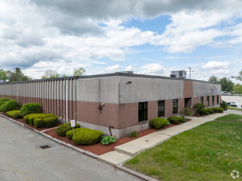 7 Stuart Rd, Chelmsford, MA à louer - Photo de l’immeuble – Image 2 sur 5