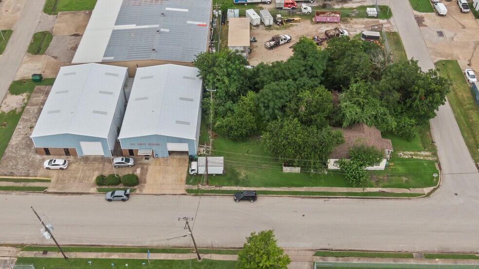 10002 Grover Ln, Houston, TX à vendre - Photo de l’immeuble – Image 1 sur 12