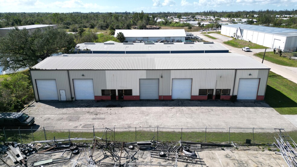 5468 Williamsburg Dr, Punta Gorda, FL à vendre - Photo de l’immeuble – Image 3 sur 4