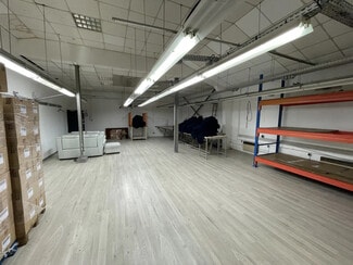 Plus de détails pour 21 Rue De Stalingrad, Bobigny - Local d'activités à louer