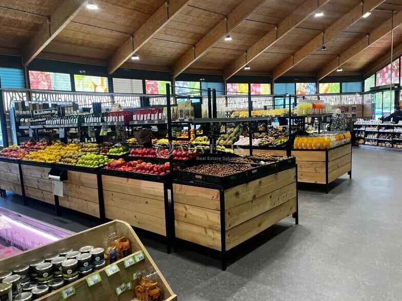 Local commercial dans Saint-Cyr-sur-Loire à louer - Photo de l’immeuble – Image 2 sur 6