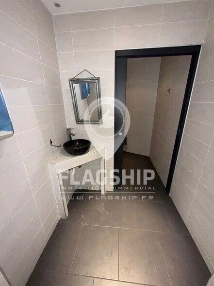 Local commercial dans Paris à louer - Photo intérieure – Image 3 sur 9