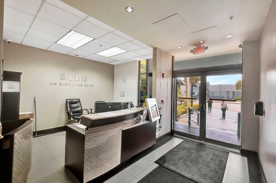 12550 Biscayne Blvd, North Miami, FL à vendre - Photo de l’immeuble – Image 3 sur 5