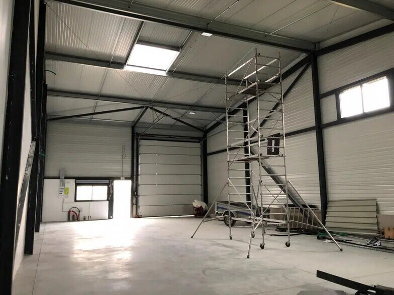 Local d'activités dans Sainte-Geneviève à vendre - Photo intérieure – Image 3 sur 5