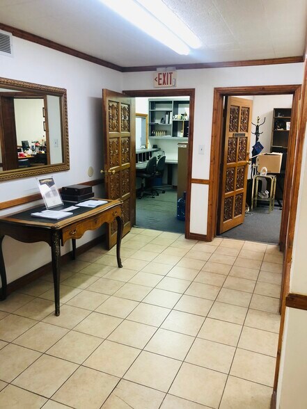 2211 Paradise Rd, Las Vegas, NV à vendre - Photo de l’immeuble – Image 3 sur 8