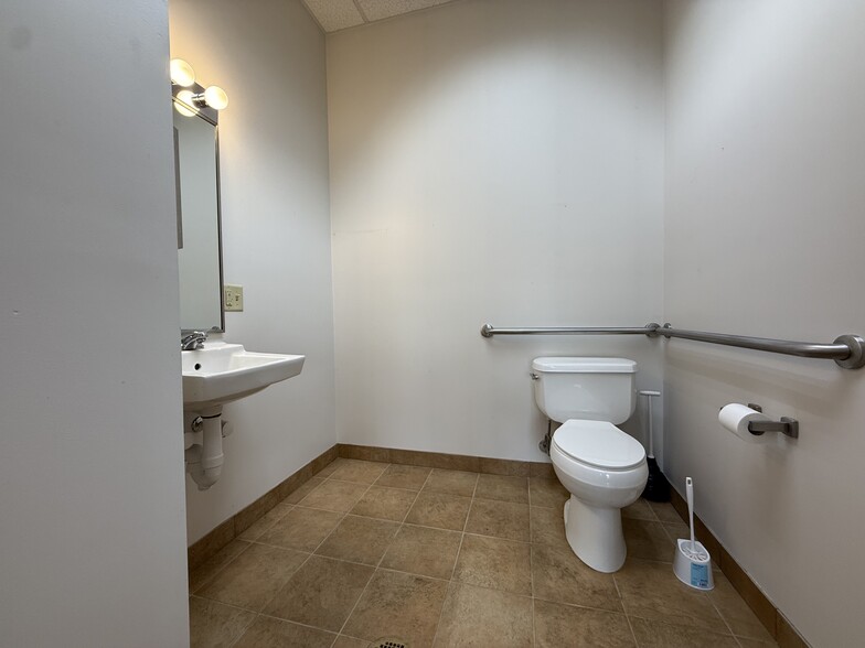 3801-3803 Vestal Pky E, Vestal, NY à louer - Photo de l’immeuble – Image 3 sur 7