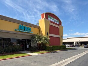 514-538 W Katella Ave, Orange, CA à louer Photo de l’immeuble– Image 1 sur 2