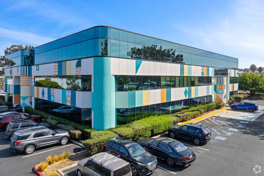 5973 Avenida Encinas, Carlsbad, CA à louer - Photo de l’immeuble – Image 2 sur 17