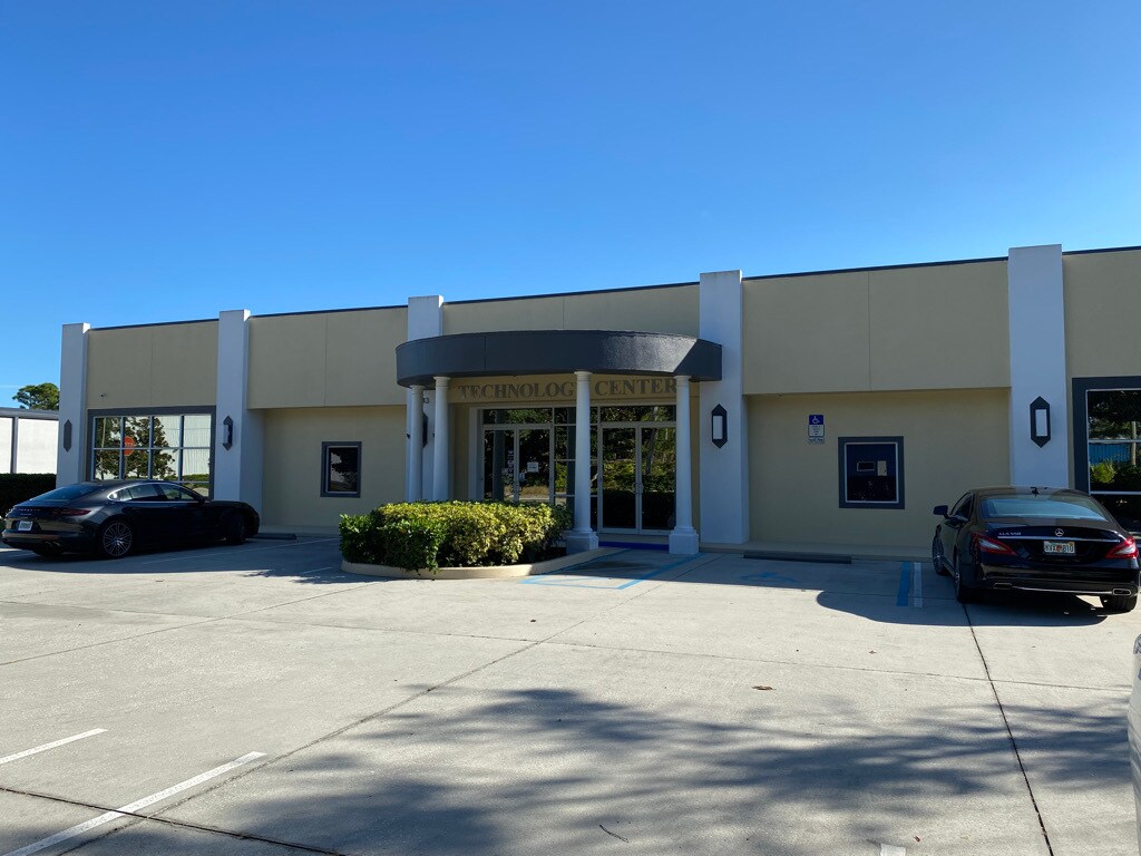 3143 Skyway Cir, Melbourne, FL à louer Photo de l’immeuble– Image 1 sur 5