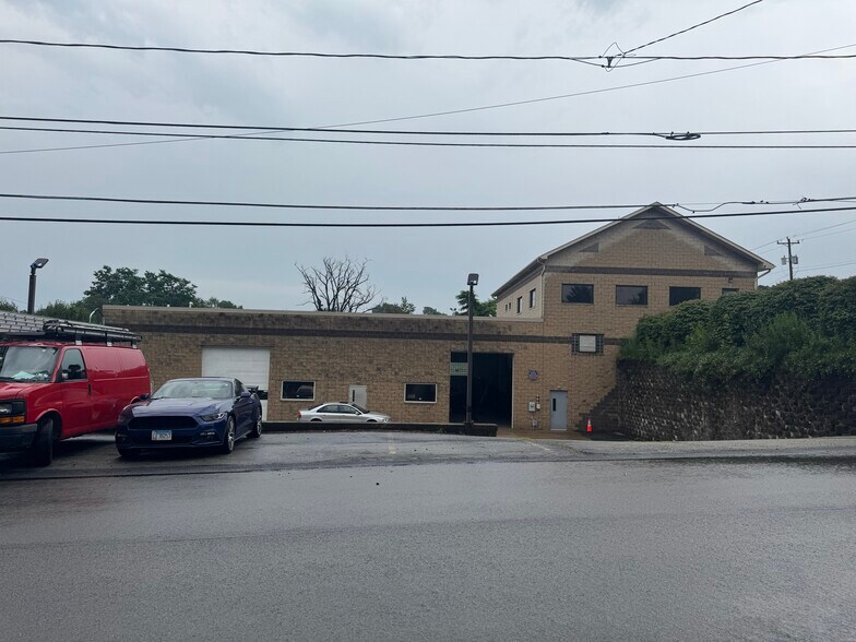 1101 Lincoln Hwy, North Versailles, PA à louer - Photo de l’immeuble – Image 1 sur 22
