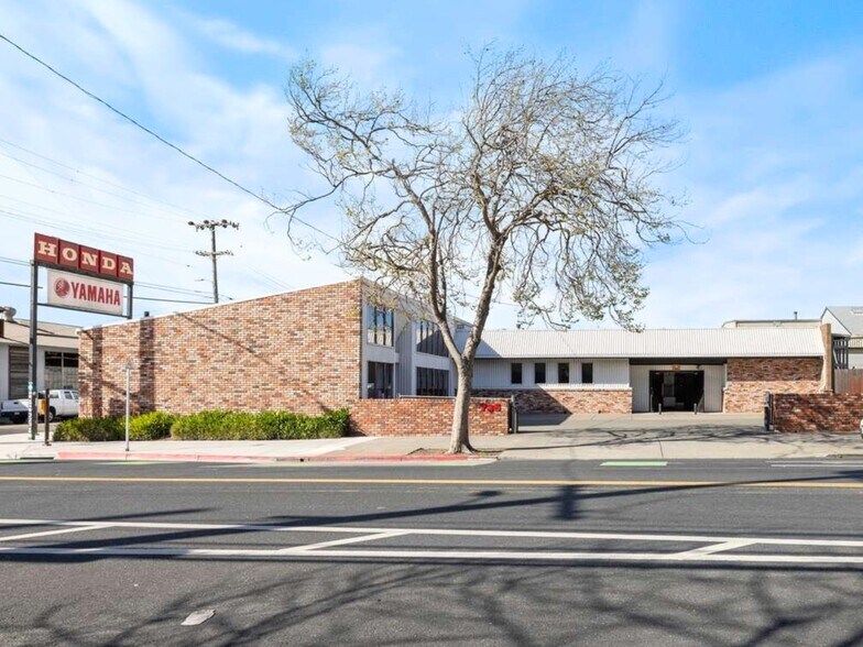 735 Gilman St, Berkeley, CA à vendre - Photo de l’immeuble – Image 2 sur 40