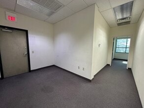 6145-6175 Spring Mountain Rd, Las Vegas, NV à louer Photo intérieure– Image 1 sur 6