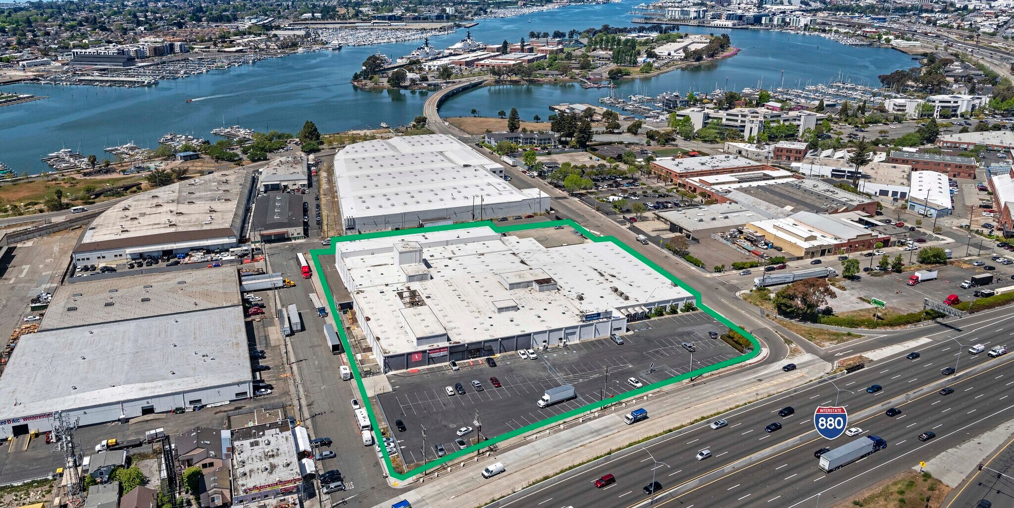 955 Kennedy St, Oakland, CA à louer Photo de l’immeuble– Image 1 sur 15