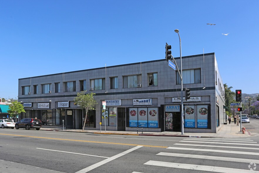 5001-5005 Hollywood Blvd, Los Angeles, CA à louer - Photo de l’immeuble – Image 1 sur 3