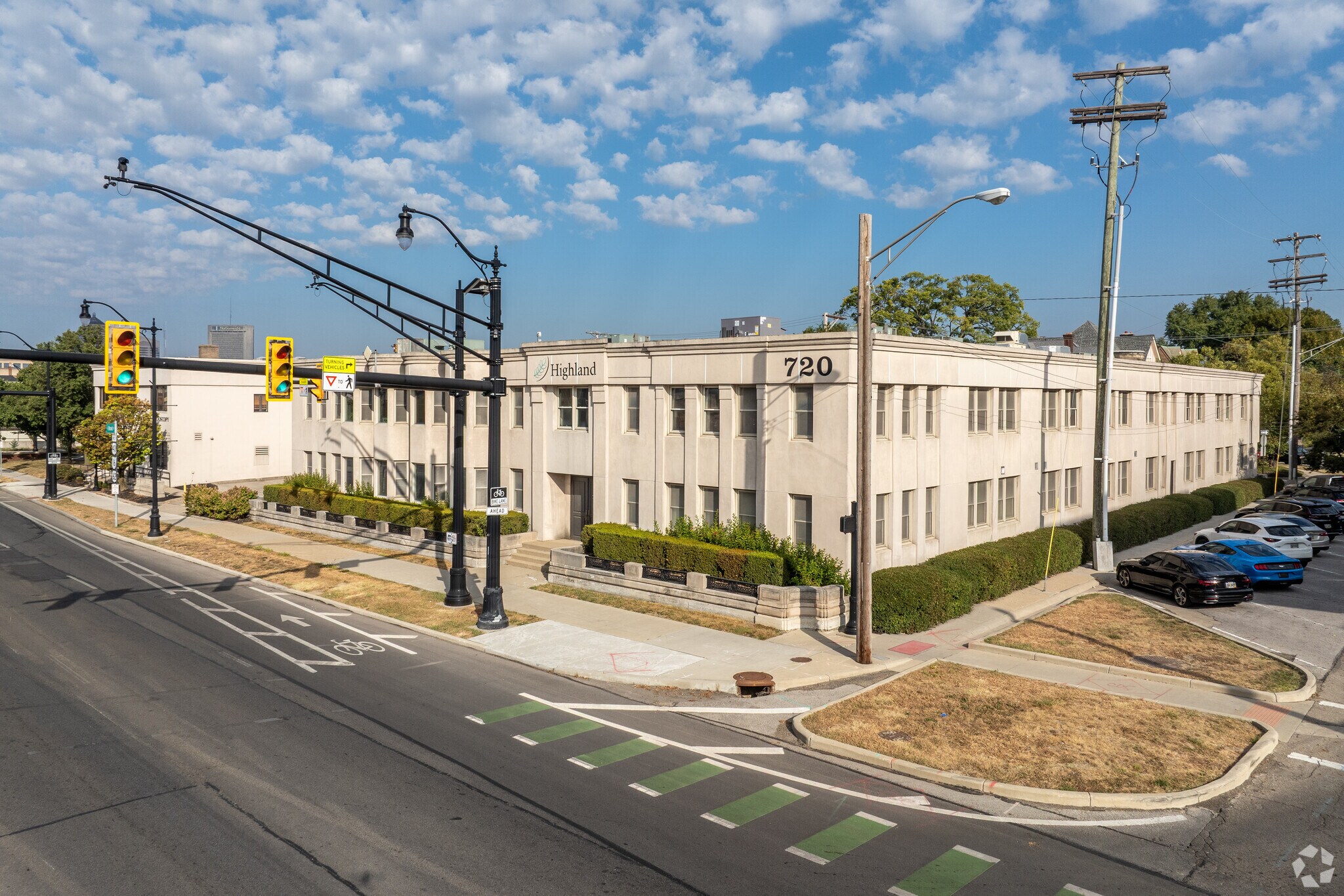 720 E Broad St, Columbus, OH à louer Photo de l’immeuble– Image 1 sur 18