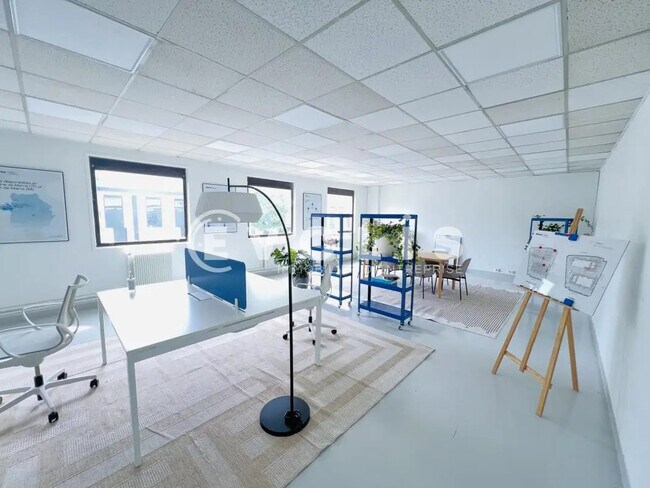Plus de détails pour 1 Rue Des Campanules, Lognes - Bureau, Local d'activités à louer