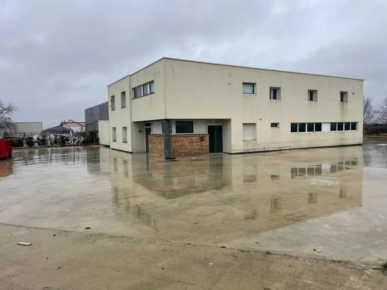 Industriel/Logistique dans Saint-Pathus à vendre - Photo de l’immeuble – Image 1 sur 9
