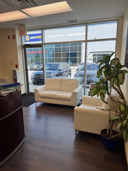 118 East Lake Blvd NE, Airdrie, AB à louer - Hall d’entrée – Image 2 sur 9