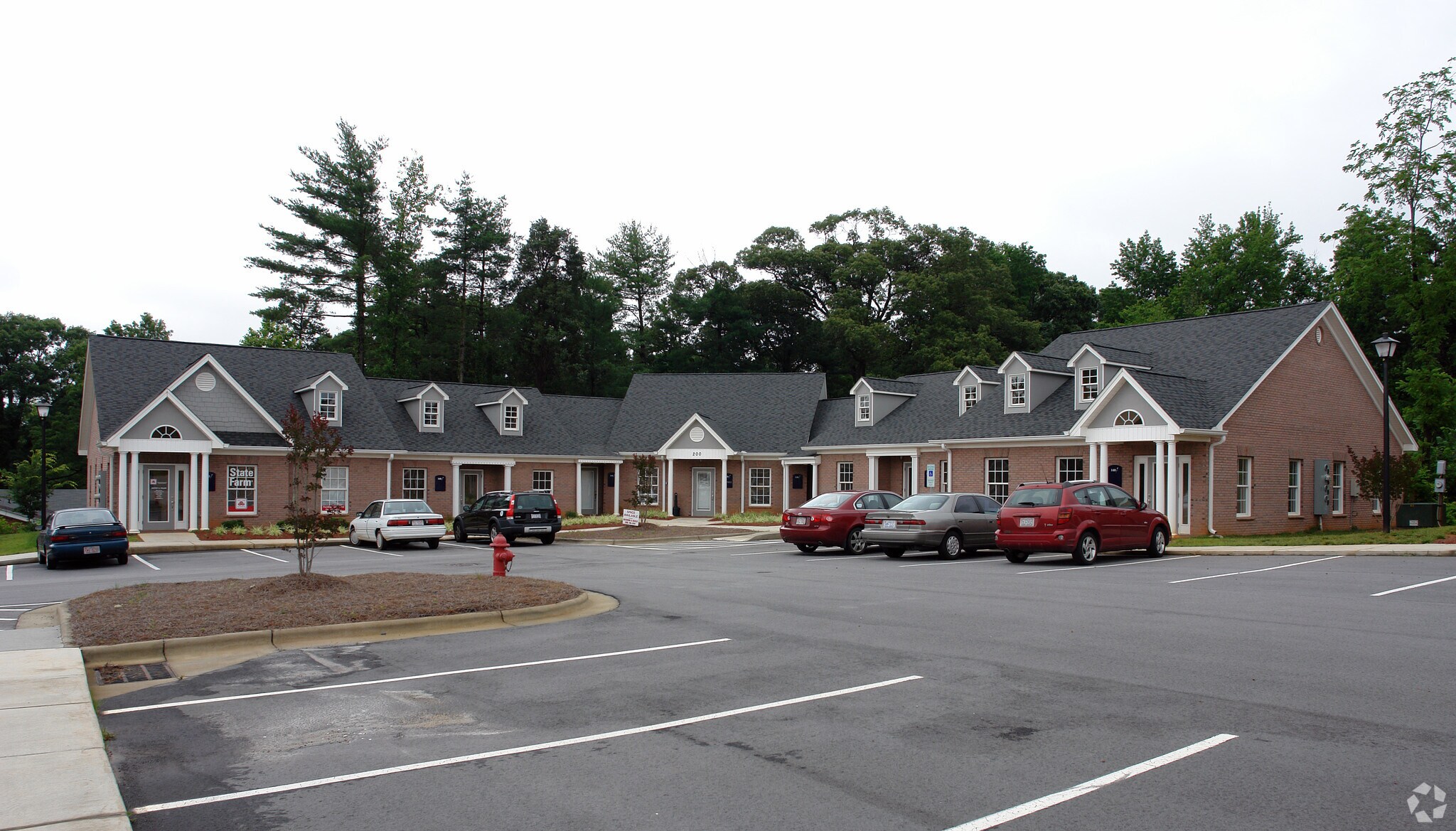 220 Baker Rd, High Point, NC à louer Photo principale– Image 1 sur 5