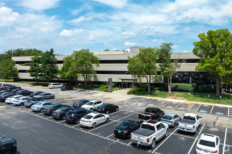 10881 Lowell Ave, Overland Park, KS à louer - Photo de l’immeuble – Image 3 sur 24
