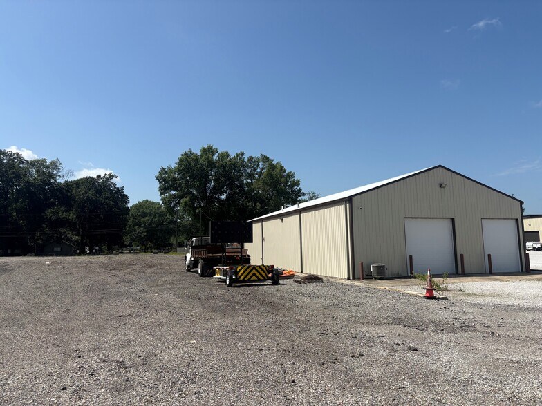 1698 E Davis Dr, Terre Haute, IN à louer - Photo de l’immeuble – Image 3 sur 12