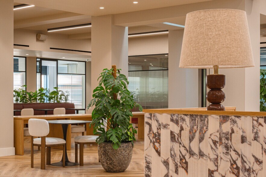 24 Eversholt St, Londres à louer - Photo de l’immeuble – Image 3 sur 17