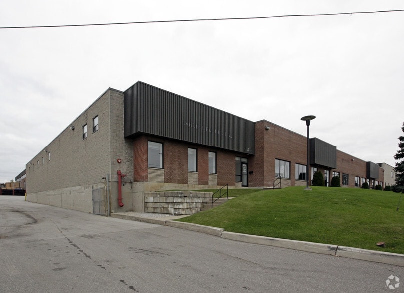 510-520 Garyray Dr, Toronto, ON à louer - Photo de l’immeuble – Image 2 sur 2