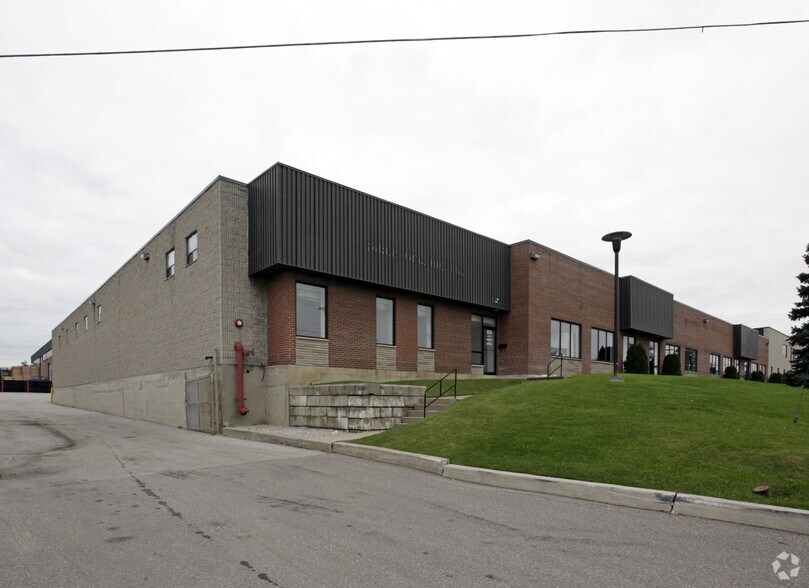 510 Garyray Dr, Toronto, ON à louer - Photo de l’immeuble – Image 2 sur 2