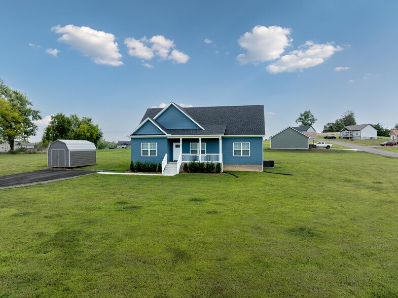 132 Amos Cir, Lafayette, TN à vendre - Photo principale – Image 1 sur 1